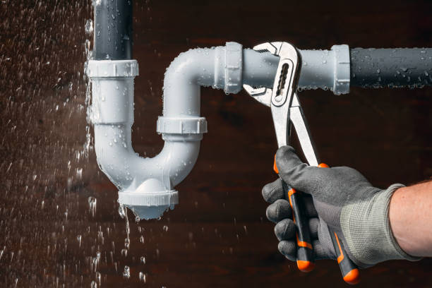 Professional Plumbing technician working in New London, TX
